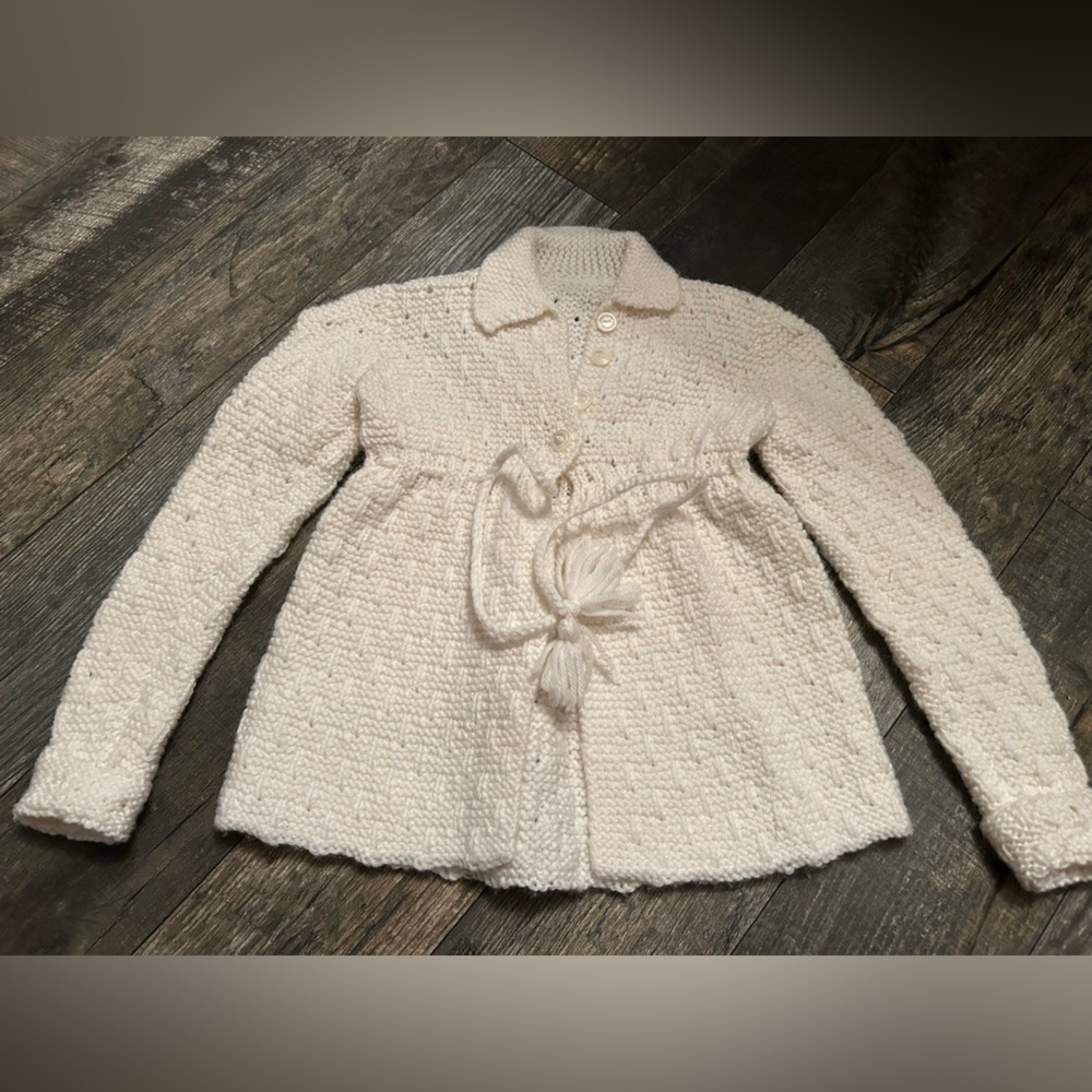 Hand knit girls White girls cardigan  Sweater 4-5 years